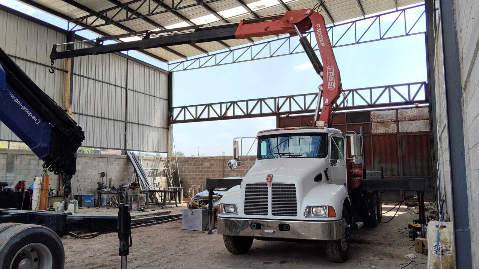 FASSI F300XP SOBRE KENWORTH T300 2004