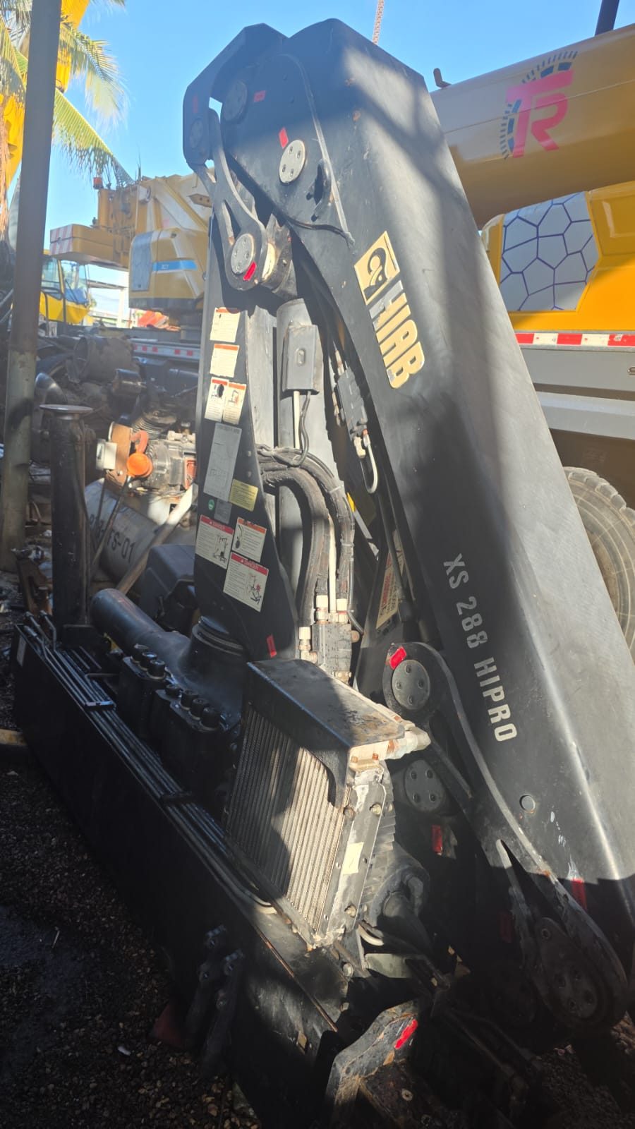 Grúa articulada HIAB 288 E P-4 HiPro año 2012