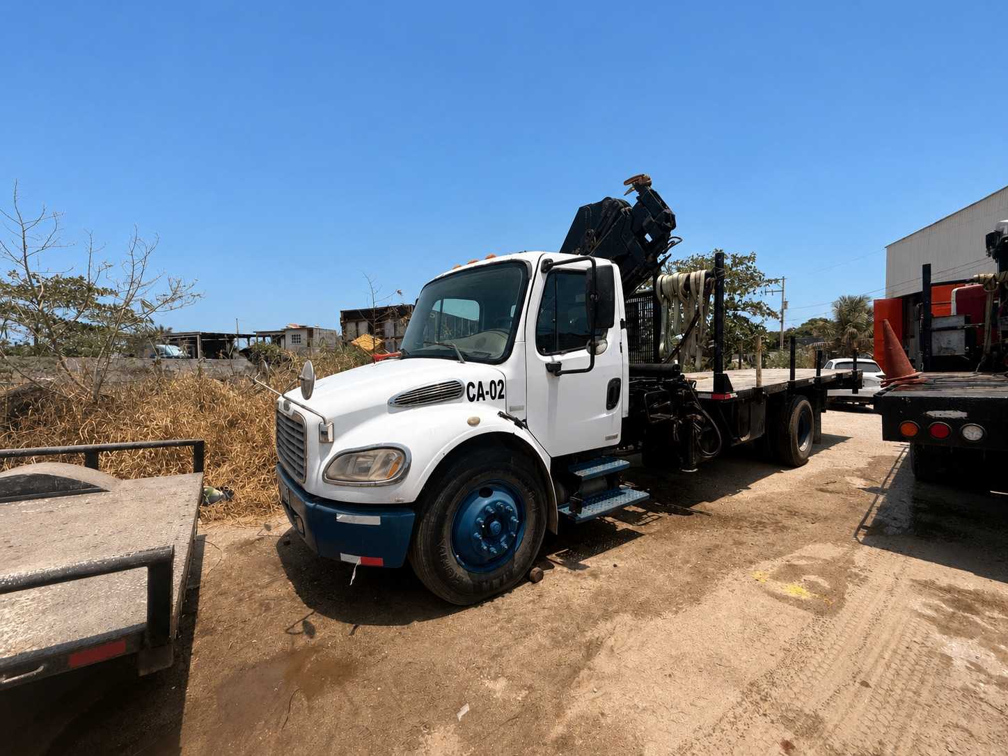 HIAB 166E-3 SOBRE FREIGHTLINER M2