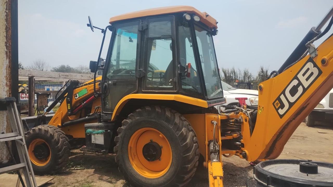 RETROEXCAVADORA JCB 4x4 EQUIPADA