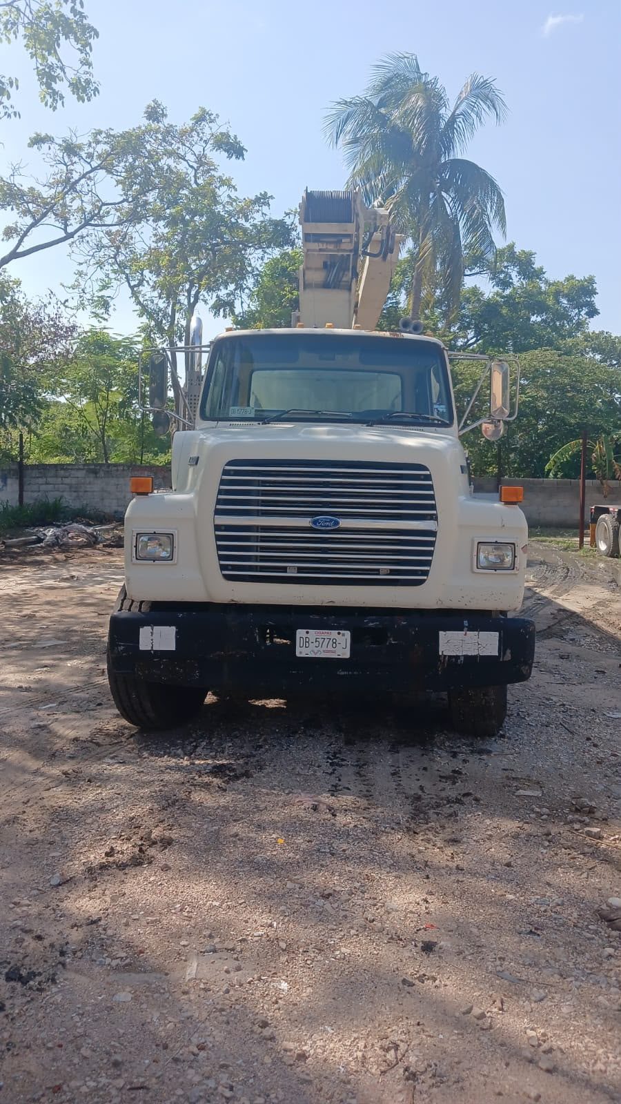 Grúa Titán National Crane 800C 20 toneladas sobre camión