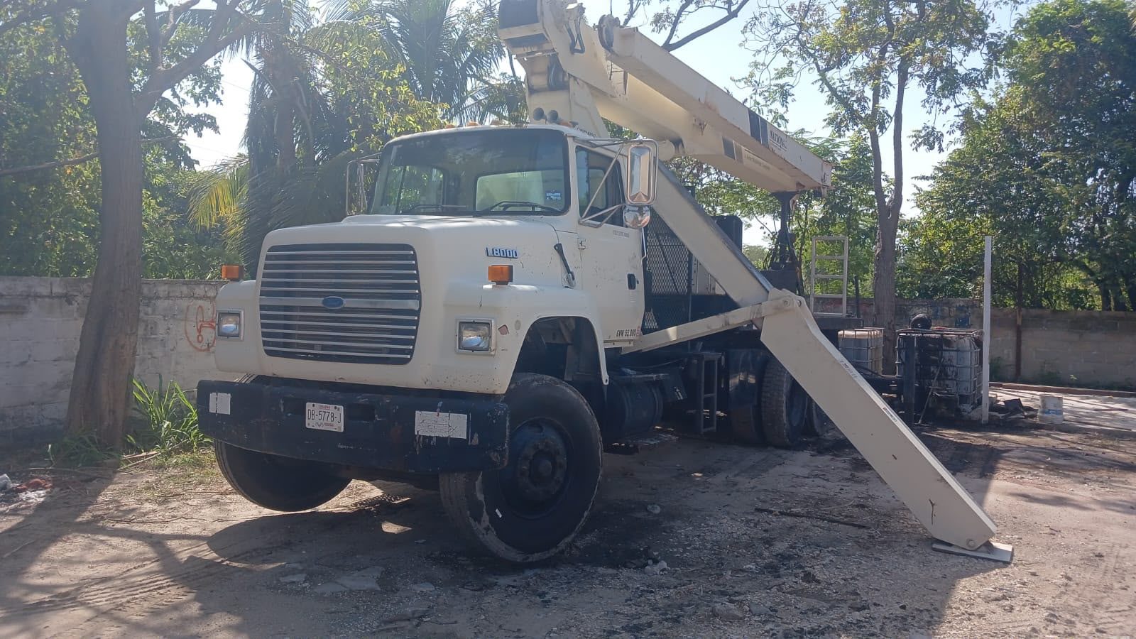 Grúa Titán National Crane 800C 20 toneladas sobre camión